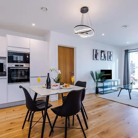 Windmill Suite- Modern 2 Bed 2 Bath With Concierge Perfect For Leisure, Business And Contractor By Dreamluxe